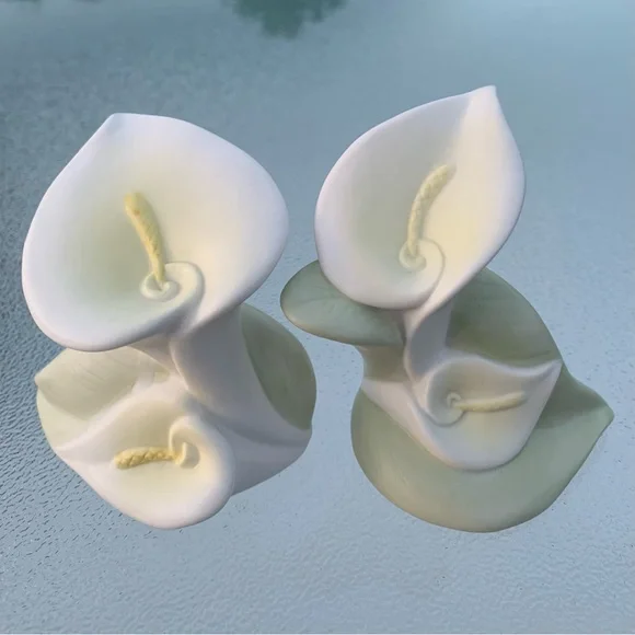 Calla Lily Porcelain Ceramic Salt and Pepper Shakers Set - Picture 1 of 6